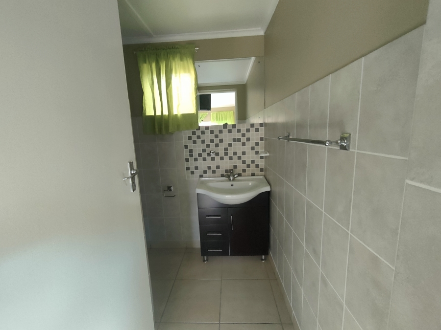 8 Bedroom Property for Sale in Wavecrest Eastern Cape